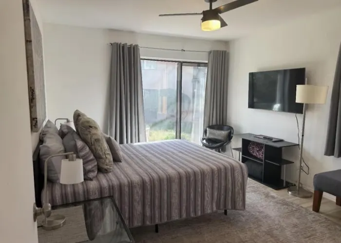 3/2 - Pool, Hot Tubs, Bbq, Tennis & Pickleball Holiday home